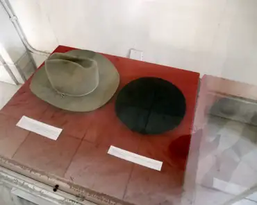 P1030893 Hats used by revolution leaders Camilo Cienfuegos and Ernesto Che Guevara.