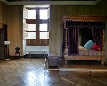 P1110176 Renaissance bedroom.
