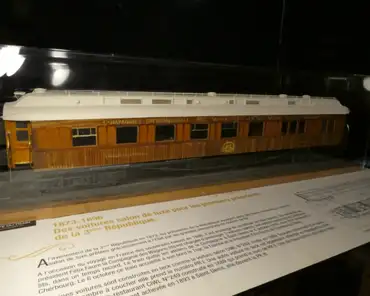 P1050013 Model of the first presidential coach, 1896.