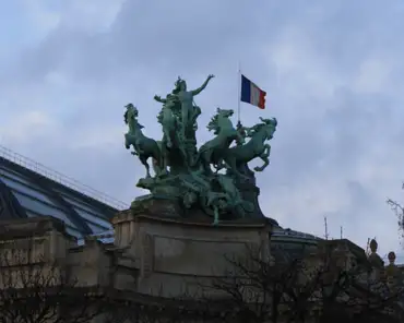GrandPalais_3 Bronze statue at Grand Palais.