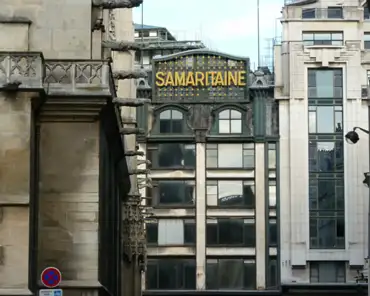 P1110207 La Samaritaine, building 1, by Jourdain (art nouveau, center) and Sauvage (art deco, right).