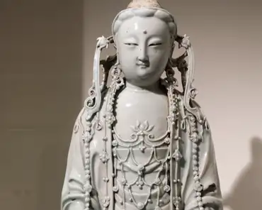 20160227_155647 Bodhisattva Guanyn, Jingdezhen kilns (Jiangxi province), Yuan dynasty (1279-1368). Great figure of bodhisattva of compassion, procelain.