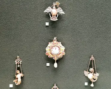 IMG_20230205_164120 Jewel, gold, enamel, pearl, 16-17th centuries, Western Europe.