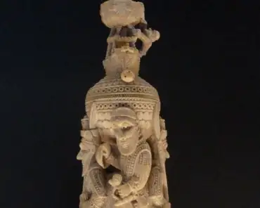 P1080339 Salt shaker, Nigeria, early 16th century, ivory.