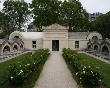 P1200001 Cenotaph-shaped entrance pavilion.