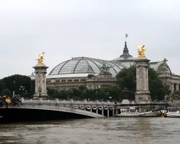 IMG_2146 Alexandre III bridge during the June 2016 flood.