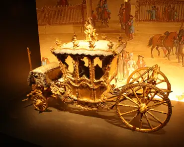 IMG_1787 Reduced-scale coach, 1st half of the 18th century. Gilt wood, with silver, metal and glass.
