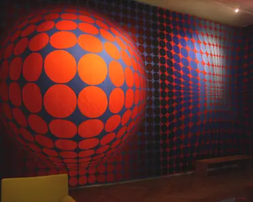 IMG_0250 Dauphin's guardroom - hall. Tapestry in the style of Victor Vasarely, manufacture of the Gobelins, 1978-1981.