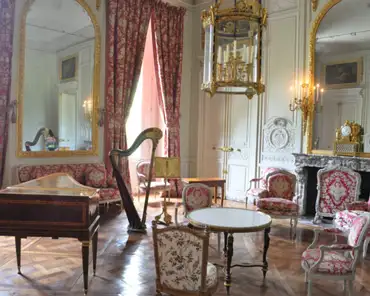 047 Games and music room, used mainly under Marie-Antoinette's reign.
