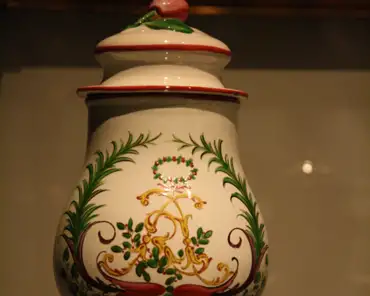 IMG_9011 Pharmacy container, 1780.
