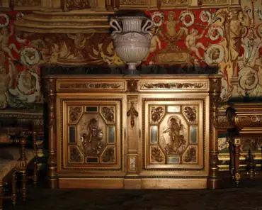 IMG_0695 Bedroom of Anne of Austria, who had it decorated by artists Charles Errard and Gilbert de Sève around 1660. The ceiling and panelling are by Cotelle and...