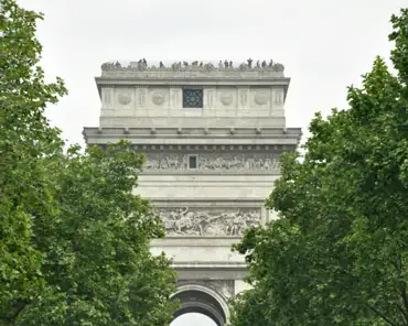 DSC_0463 Arc de Triomphe seen from the side.