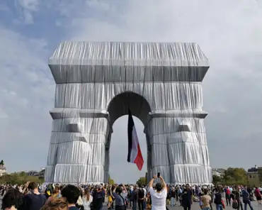 IMG_20210925_155522 Arc de triomphe wrapped, a project by late artists Christo (1935-2020) and Jeanne-Claude (1935-2009), 2021.
