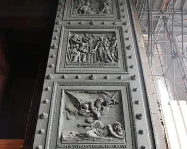 P1200021 Bronze doors, 3.2 tons, by Henri de Triqueti, depicting the 10 commandments.