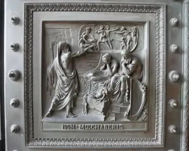 P1200039 Bronze doors, 3.2 tons, by Henri de Triqueti, depicting the 10 commandments: You must not commit adultery.