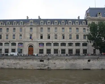 IMG_2097 Headquarters of the Paris police. June 2016 flood.