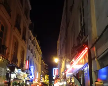 DSC03154 Rue de la huchette, one of the oldest streets (12th century) of Paris.