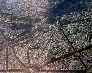 p1020758 Paris: arc de triomphe (middle-bottom) and Eiffel tower (middle-top)