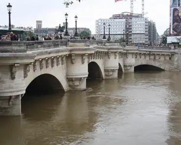 IMG_2104 Pont neuf during the June 2016 flood.
