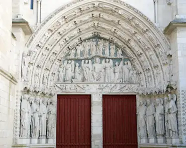 P1120059 Royal portal, mid-13th century.
