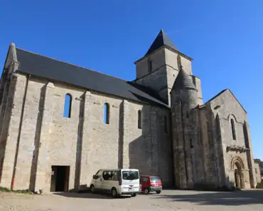 IMG_0567 Saint Savinien church, 11th (nave, facade) and 12th century (transept, choir).