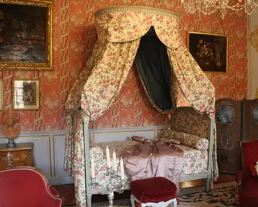 IMG_6370 Bedroom of Pauline de Caumont.