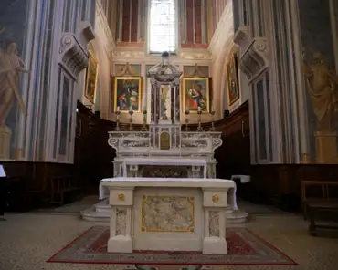 P1190219 Altar.