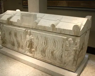 IMG_6312 Sarcophaegus with modern lid, Sicile, marble, ca. 300 AD.