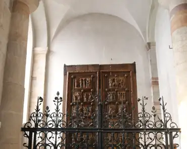 IMG_9337 Oak doors, 5m high, mid-11th century.