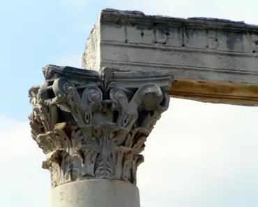 pa250038 Corinthian column from Temple E.
