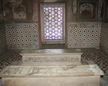 054 The corner rooms contain the tombstone of Nur Jahan's daughter Ladli Begum, and other kins.