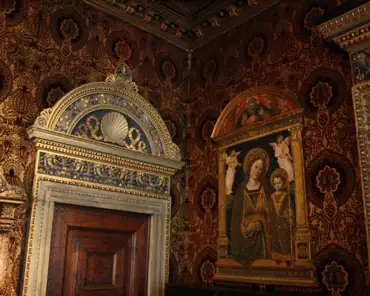 IMG_2155 Bevilacqua room. Madonna and child, Ambrogio Bevilacqua, 15-16th century.