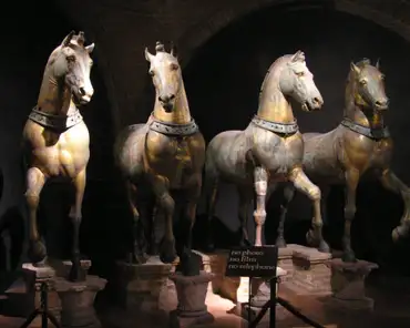 p1310103 Original bronze horse statues.