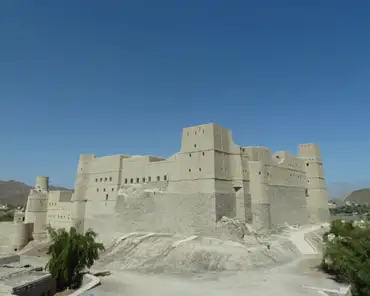 20170223-091441 The construction of Bahla fort started in the pre-Islamic times. The facades are around 110m long.