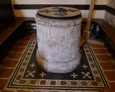 P1020468 12th century baptismal font.