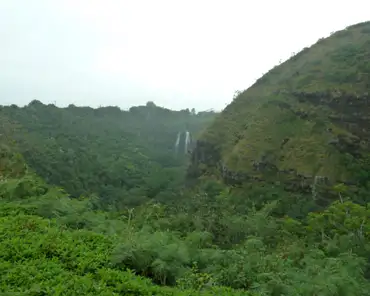 P1140135 Opaeka'a falls, 46m tall.