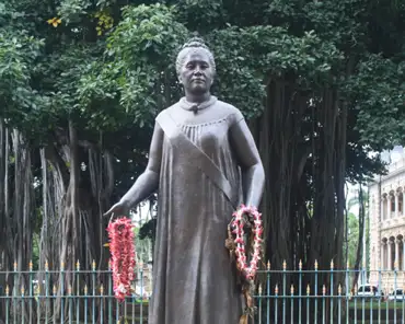 IMG_2635 Statue of Queen Lili'uokalani (1838-1891-1917).