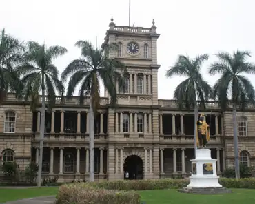 IMG_2713 Ali'iolani hale, built in 1871-1874 as a palace for king Kamehameha V, but used as a government building instead. It is now the seat of the Supreme Court of...