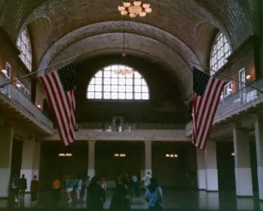 picture_34 In this large hall on Ellis Island, 5000 immigrants arrived each day at the beginning of the XXth century.